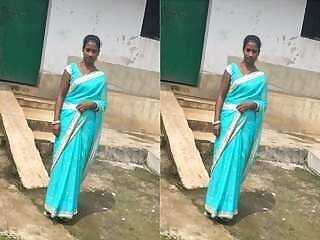Horny Village Bhabhi Record her Masturbating Clip For Lover
