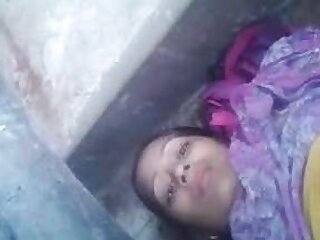 Desi girl in Mehendi outside MMS leaked wid audio